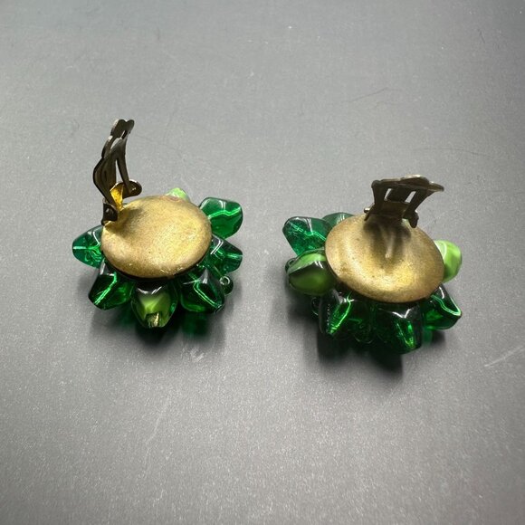 Vintage Green Glass Clip On Earrings Brass Tone Beaded Cluster Signed Germany - Picture 8 of 11